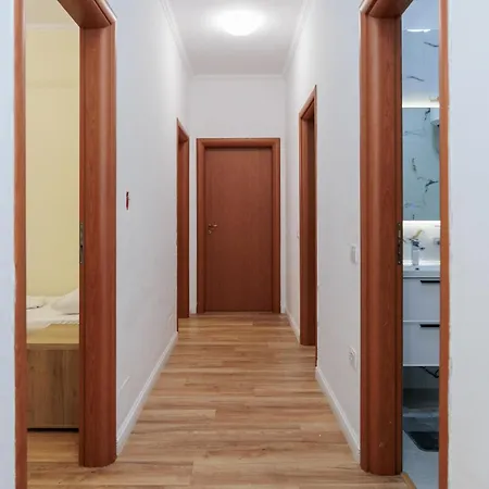 Izzy Apartment *