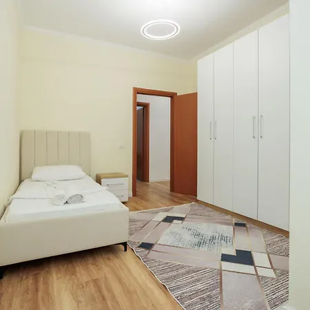 Izzy Apartamento Tirana