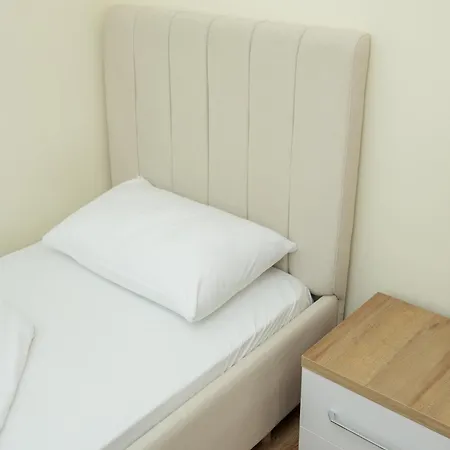 Izzy Apartamento Tirana